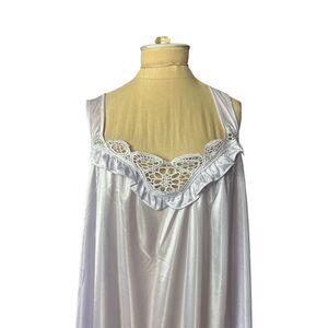 Lati Fashion lavender Sleeveless Nightgown Lace on Neckline NWT Size Large